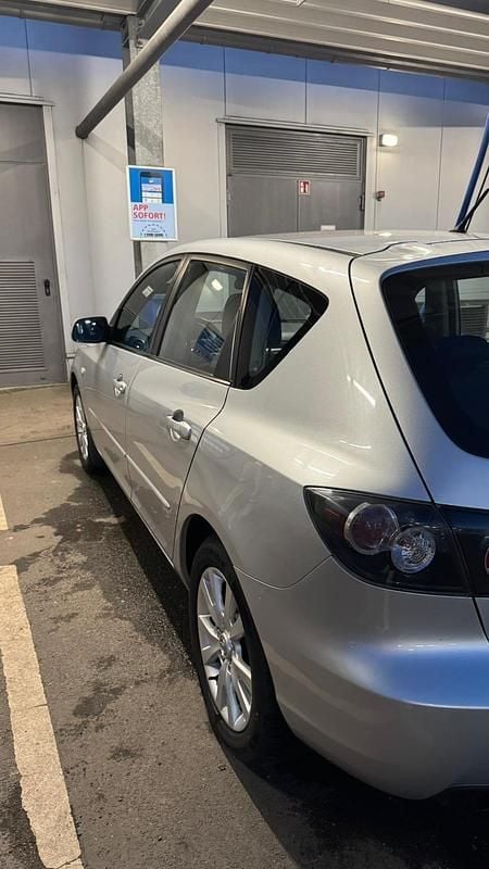 Usata Mazda 3 105 CV (77 kW) 2006 Argento Utilitaria