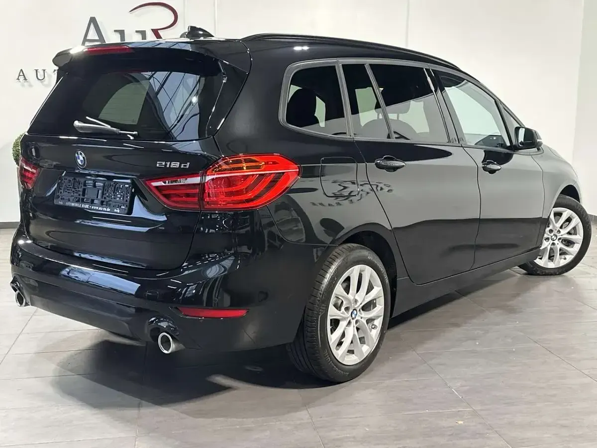 Gebraucht BMW 218 Gran Tourer Advantage 150 PS (110 kW) 2022 Schwarz Van / Kleinbus