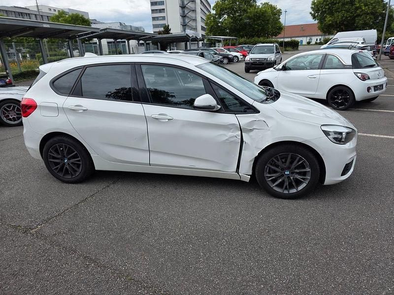 Gebraucht BMW 216 Active Tourer Performance 116 PS (85 kW) 2015 Weiß Van / Kleinbus
