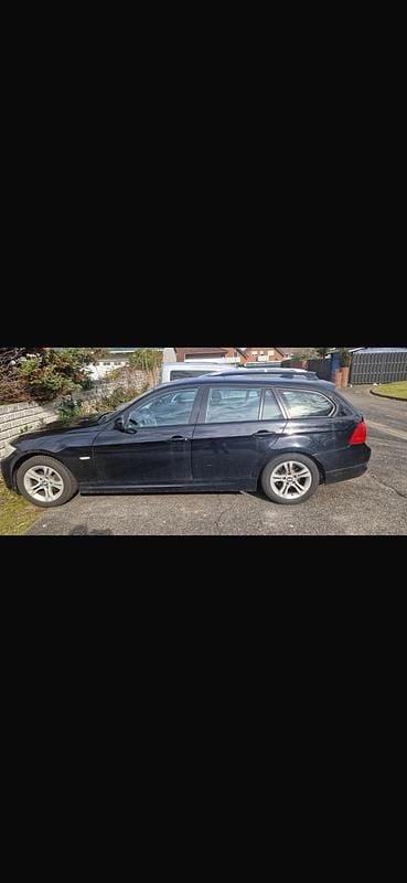 Gebraucht BMW 320 184 PS (135 kW) 2010 Schwarz Kombi