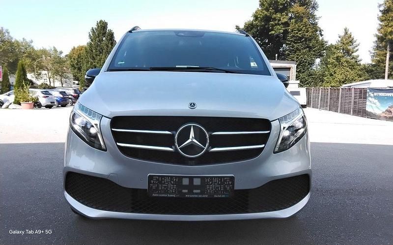 Silber Gebraucht 2021 Mercedes V250 Avantgarde Van / Kleinbus | 47.852 € (Superpreis) - Bild 1/4