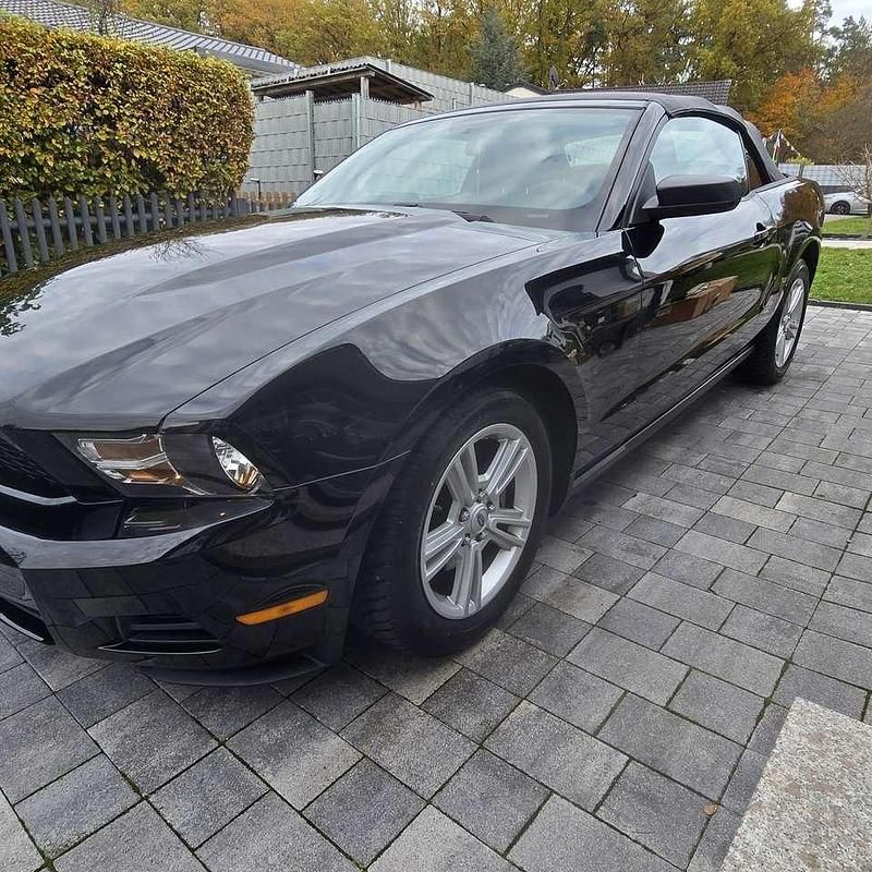 Schwarz Gebraucht 2010 Ford Mustang Cabrio | 13.950 € (Fairer Preis) - Bild 1/4