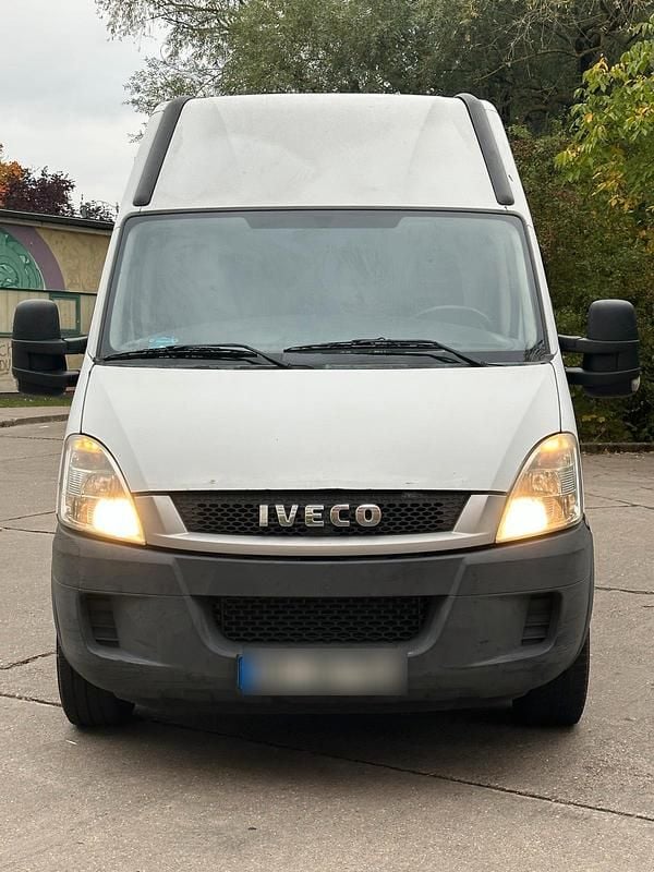 Weiß Gebraucht 2009 Iveco Daily Van / Kleinbus | 3.900 € - Bild 1/4