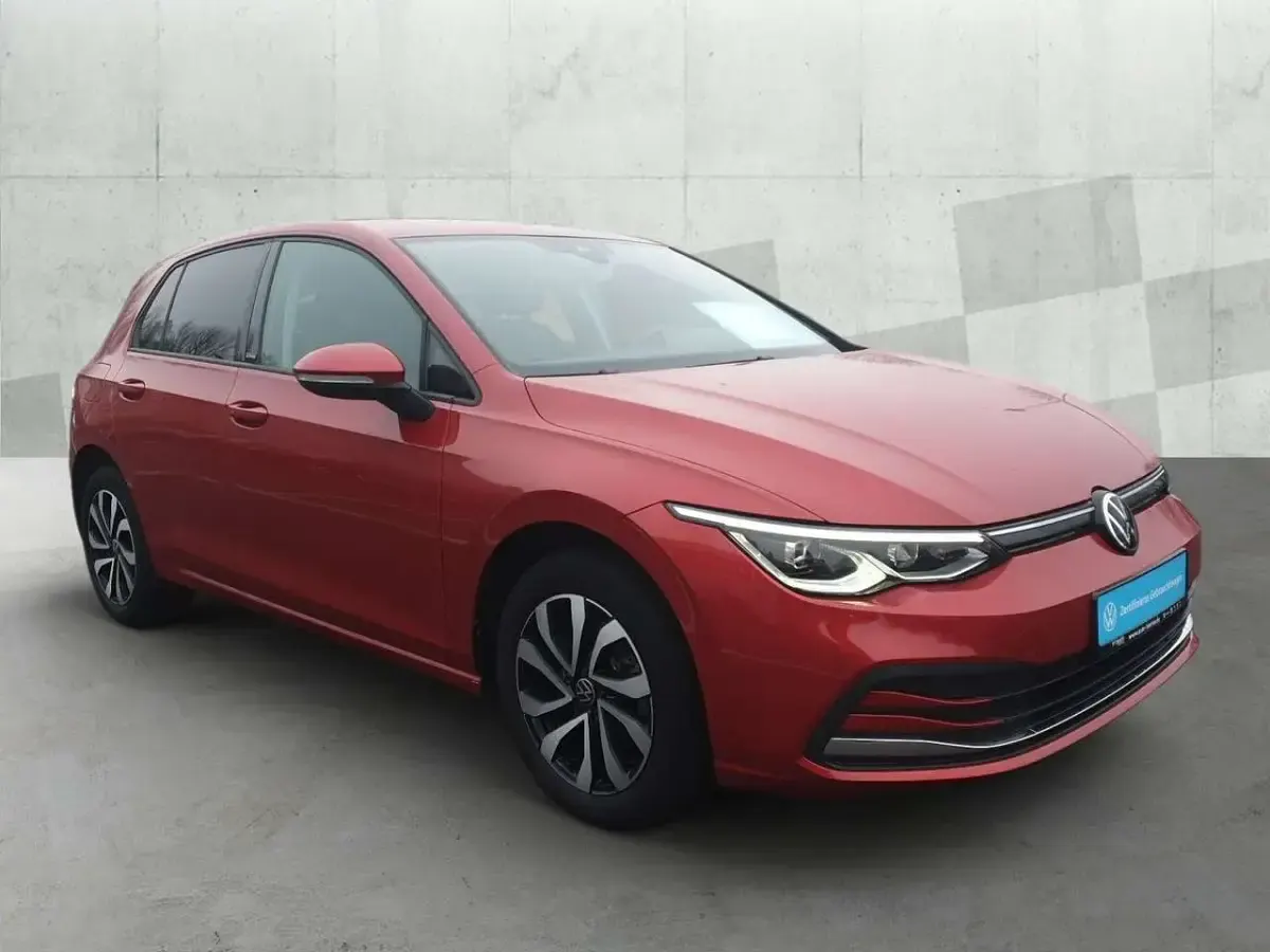 Gebraucht VW Golf VIII Active 131 PS (96 kW) 2022 Kings red metallic Limousine