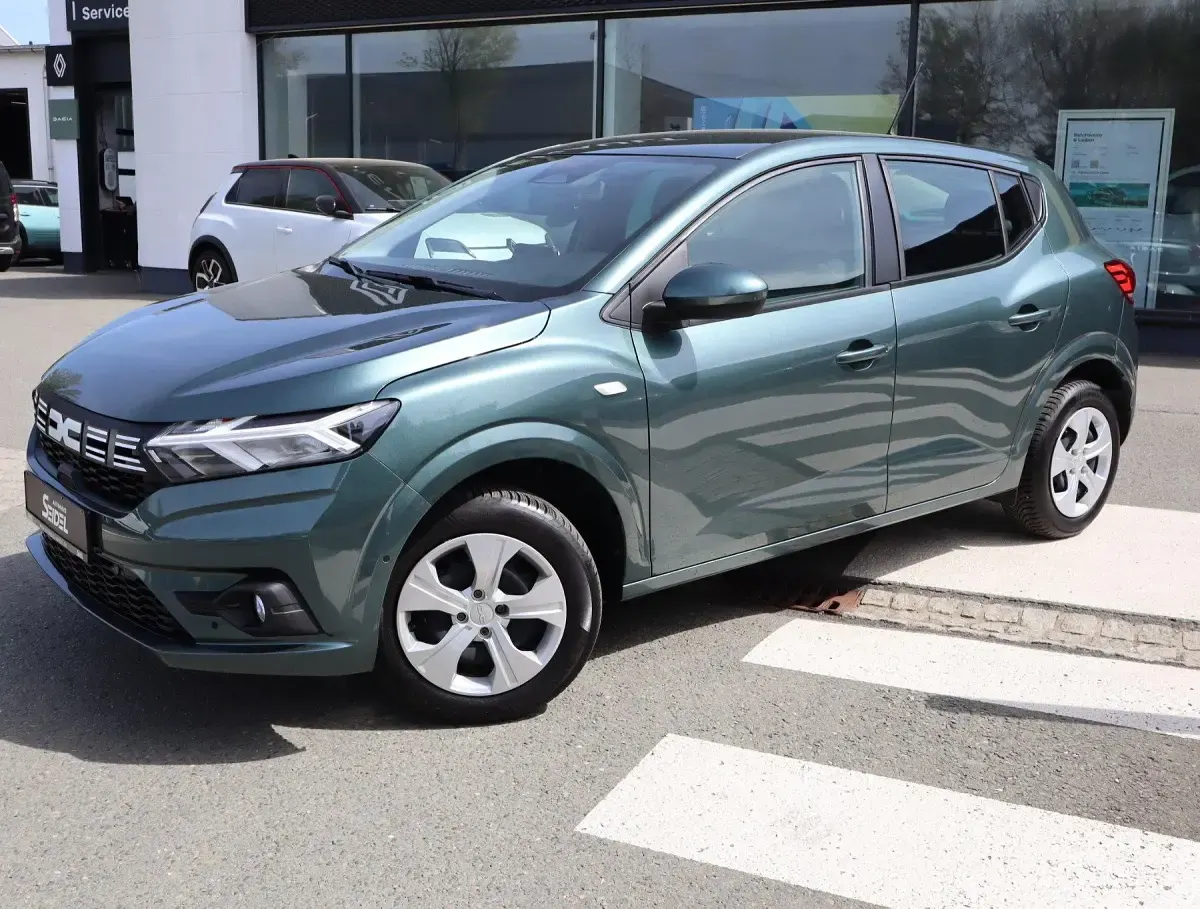 Używany Dacia Sandero Expression 91 KM (66 kW) 2025 Zielony Sedan/Limuzyna