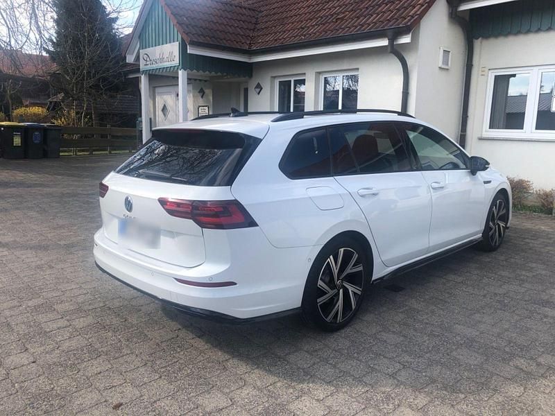 Gebraucht VW Golf VIII Style 190 PS (139 kW) 2022 Weiß Kombi