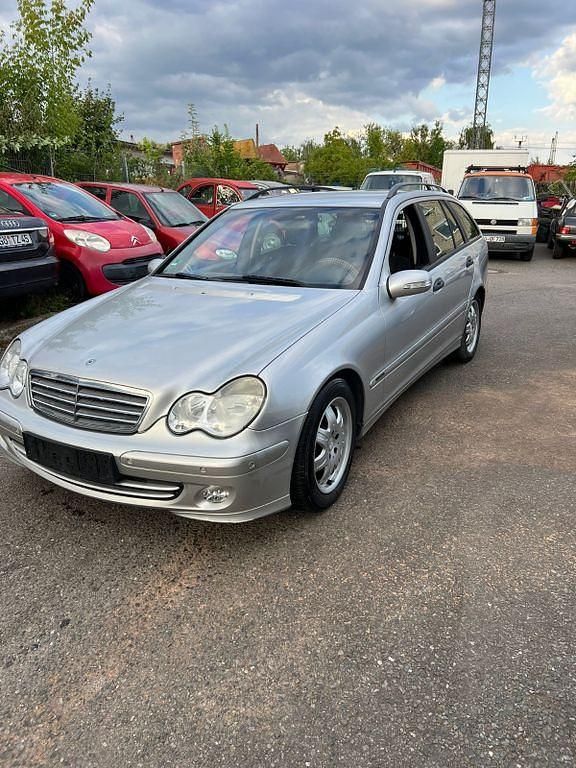 Grau Gebraucht 2004 Mercedes 200 Limousine | 2.600 € (Superpreis) - Bild 1/4