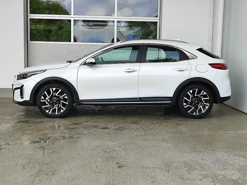 Neu Kia XCeed Spirit 150 PS (110 kW) 2026 Deluxeweiss met. SUV