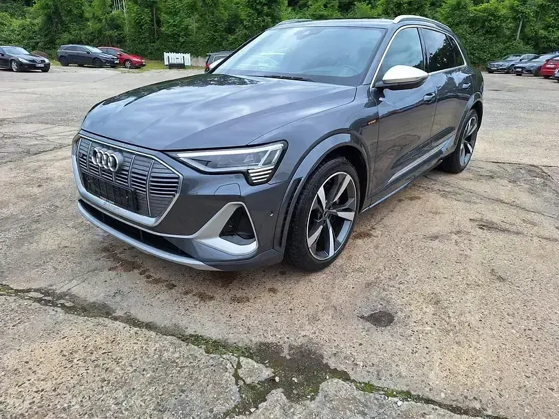 Gebraucht Audi e-tron Ambiente 369 kW (503 PS) 2022 Daytonagrau perleffekt SUV