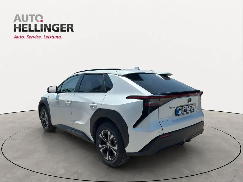 Gebraucht Toyota bZ4X 150 kW (204 PS) 2024 Weiß SUV