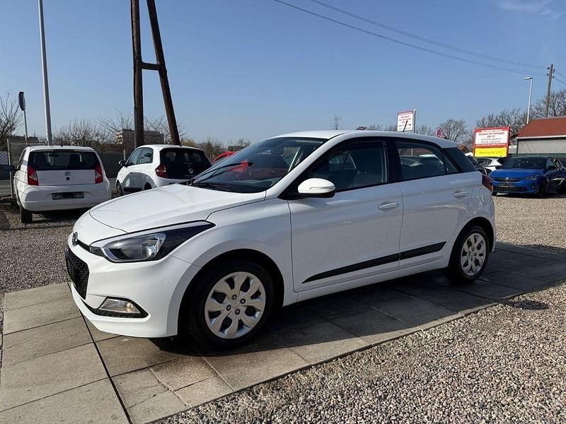 Gebraucht Hyundai i20 Sport 75 PS (55 kW) 2017 Weiß Limousine