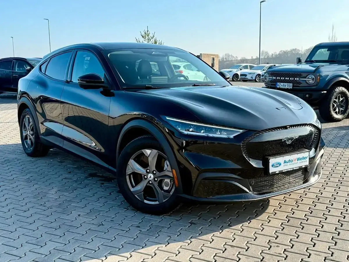 Gebraucht Ford Mustang Mach-E Basis 216 kW (294 PS) 2022 Shadow black SUV