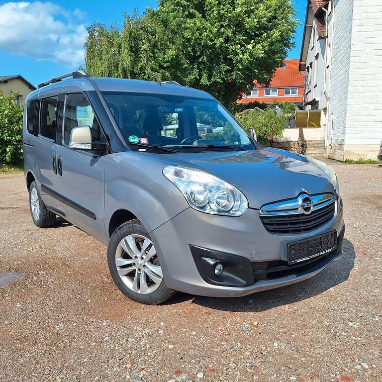 Braun Gebraucht 2012 Opel Combo Edition Van / Kleinbus | 7.900 € (Etwas zu teuer) - Bild 1/4