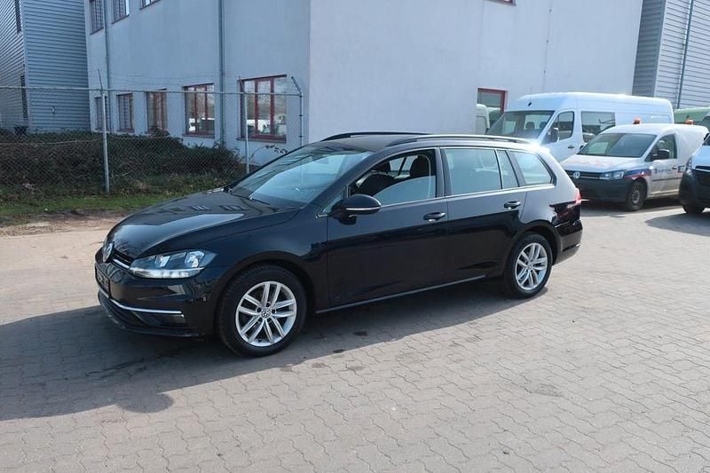 Usado VW Golf VII 116 HP (85 kW) 2019 Preto Sedan