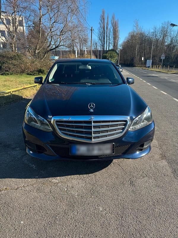 Gebraucht Mercedes E200 136 PS (100 kW) 2015 Blau Limousine