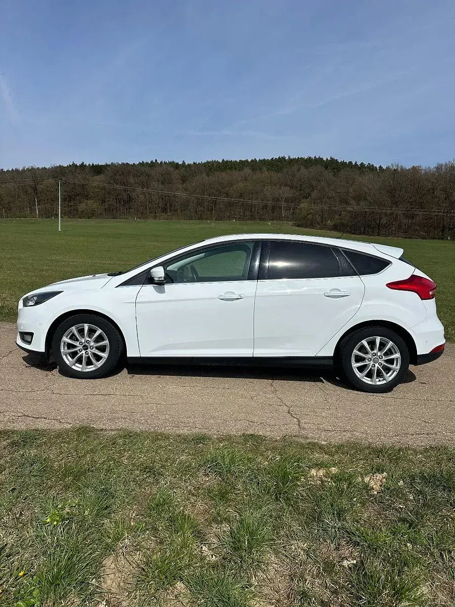 Używany Ford Focus Titanium 101 KM (74 kW) 2016 Biały Kombi