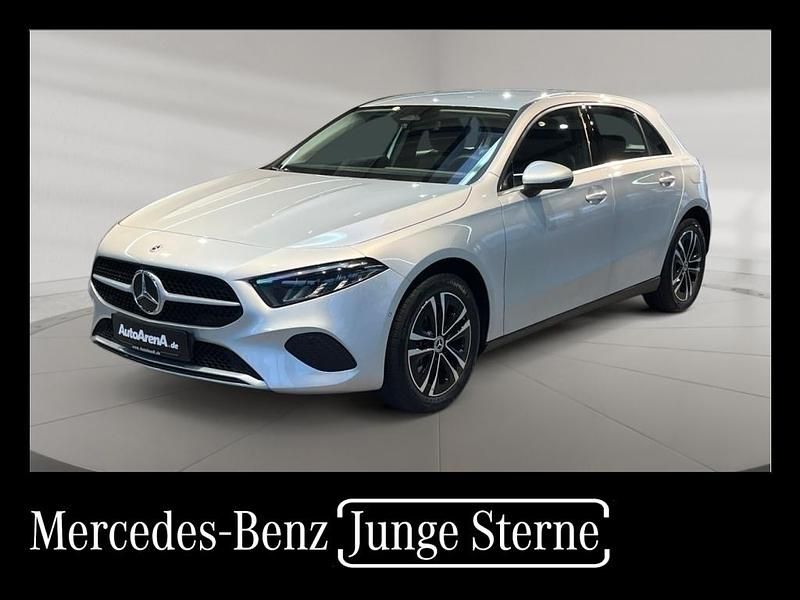 Iridiumsilber metallic Gebraucht 2023 Mercedes A250 Limousine | 27.450 € (Guter Preis) - Bild 1/4