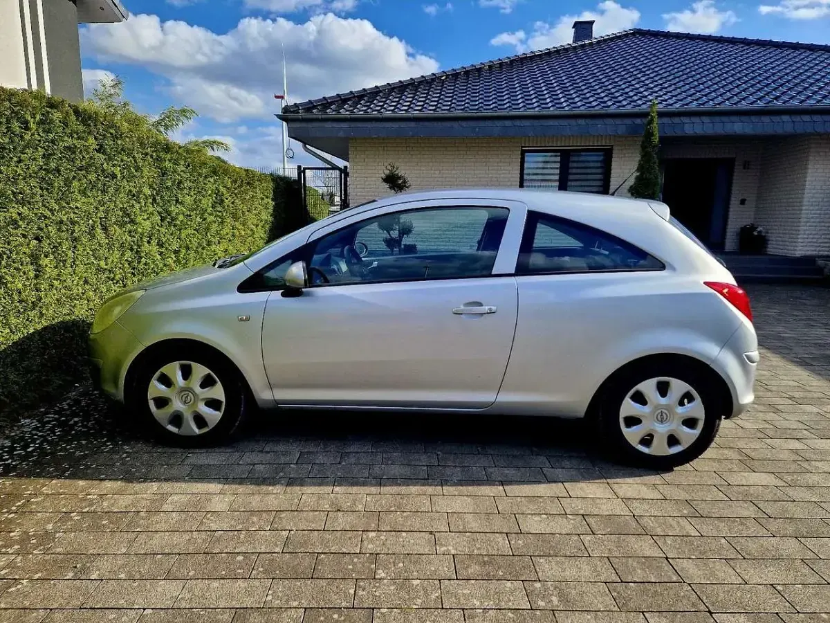 Gebraucht Opel Corsa Edition 90 PS (66 kW) 2008 Silber Kleinwagen