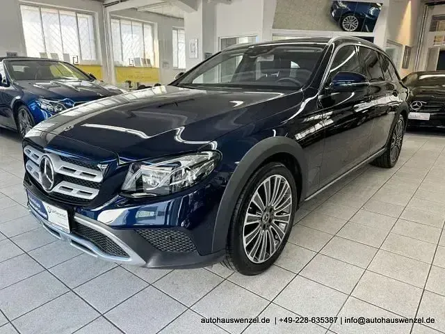 Gebraucht Mercedes E220 All-Terrain 194 PS (142 kW) 2019 Cavansitblau  metalliclack Kombi