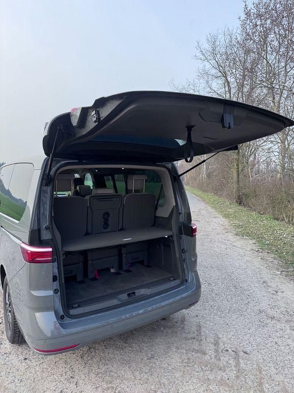 Gebraucht VW Multivan 150 PS (110 kW) 2024 Grau Van