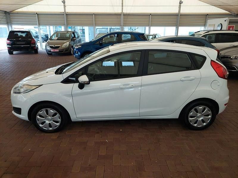 Gebraucht Ford Fiesta 95 PS (69 kW) 2016 Weiß Kleinwagen