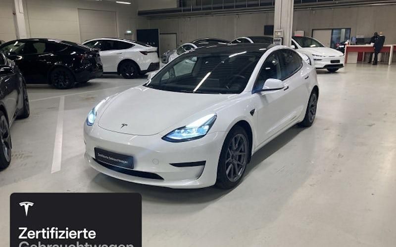 Weiß Gebraucht 2021 Tesla Model 3 Standard Range Limousine | 24.400 € (Fairer Preis) - Bild 1/4