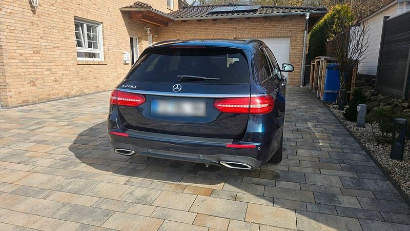 Gebraucht Mercedes E220 AMG line 194 PS (142 kW) 2016 Grün Kombi