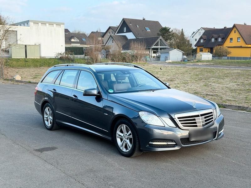 Gebraucht Mercedes E350 265 PS (194 kW) 2010 Grau Kombi