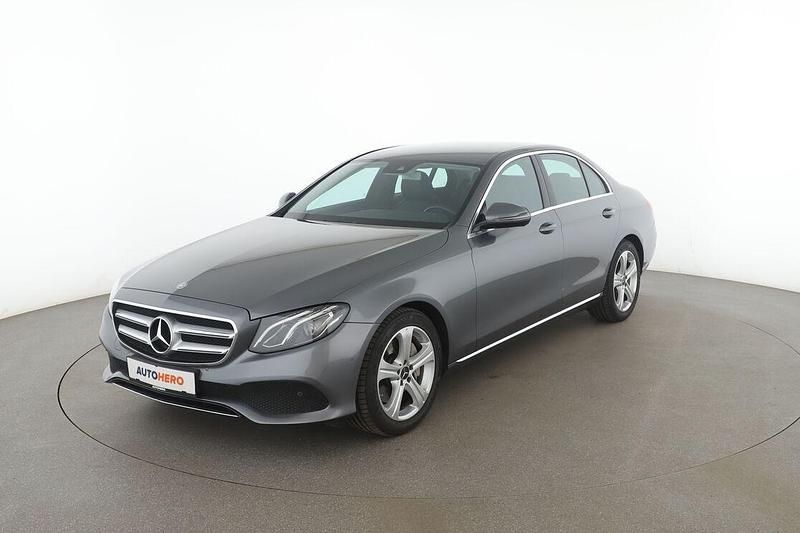 Grau Gebraucht 2016 Mercedes E200 Avantgarde Limousine | 22.870 € (Etwas zu teuer) - Bild 1/3