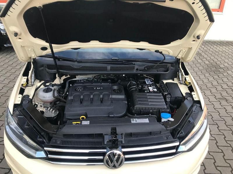 Gelb Gebraucht 2019 VW Touran Comfortline Van / Kleinbus | 14.900 € (Guter Preis) - Bild 1/4