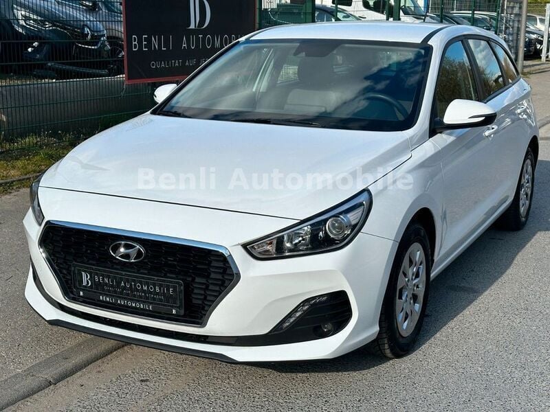 Weiß Gebraucht 2019 Hyundai i30 Select Kombi | 12.990 € (Guter Preis) - Bild 1/4