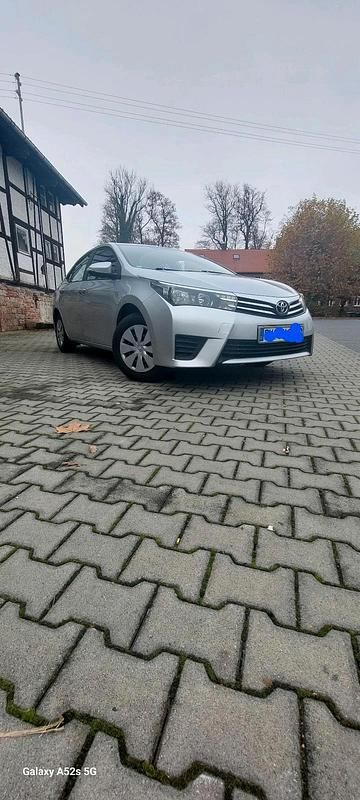 Grün Gebraucht 2014 Toyota Corolla Limousine | 8.000 € (Fairer Preis) - Bild 1/4
