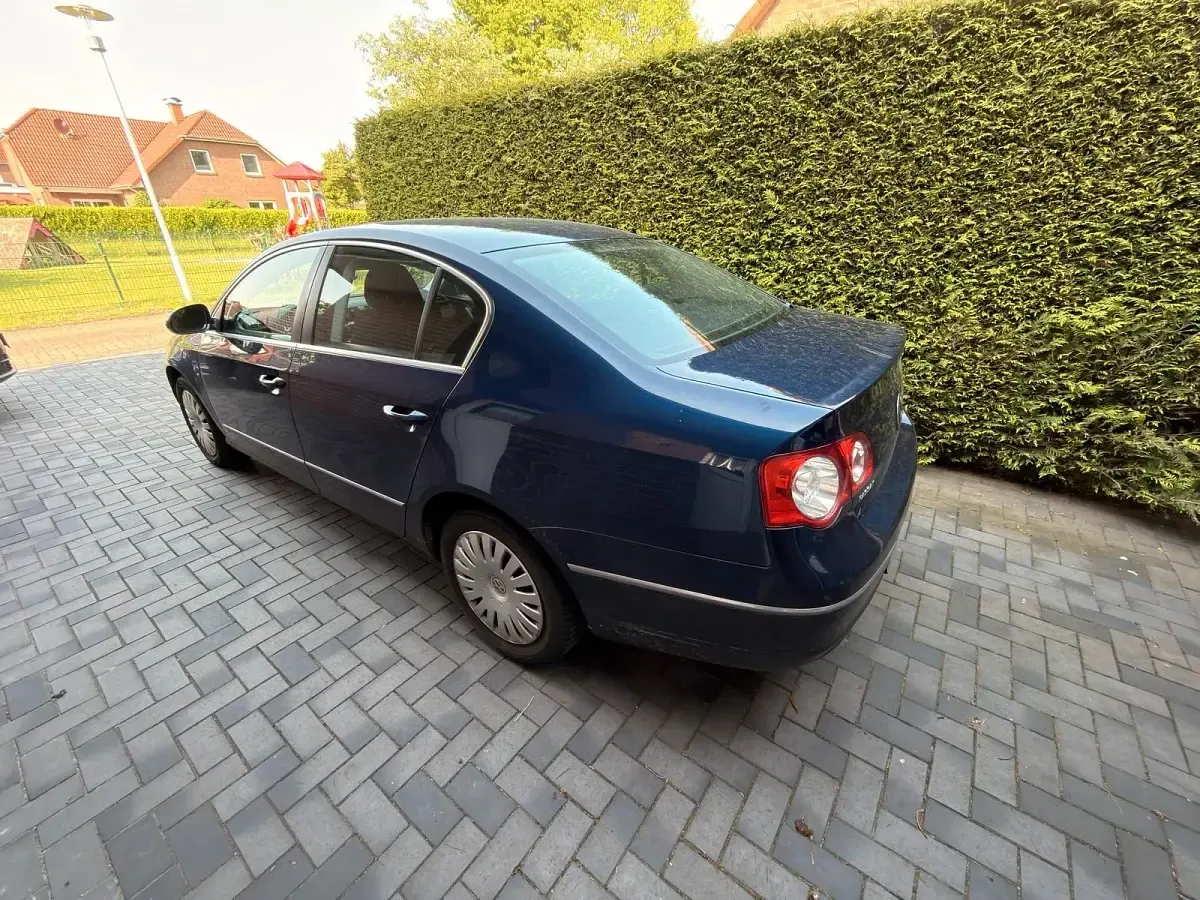 Gebraucht VW Passat Comfortline 175 PS (128 kW) 2006 Blau Limousine