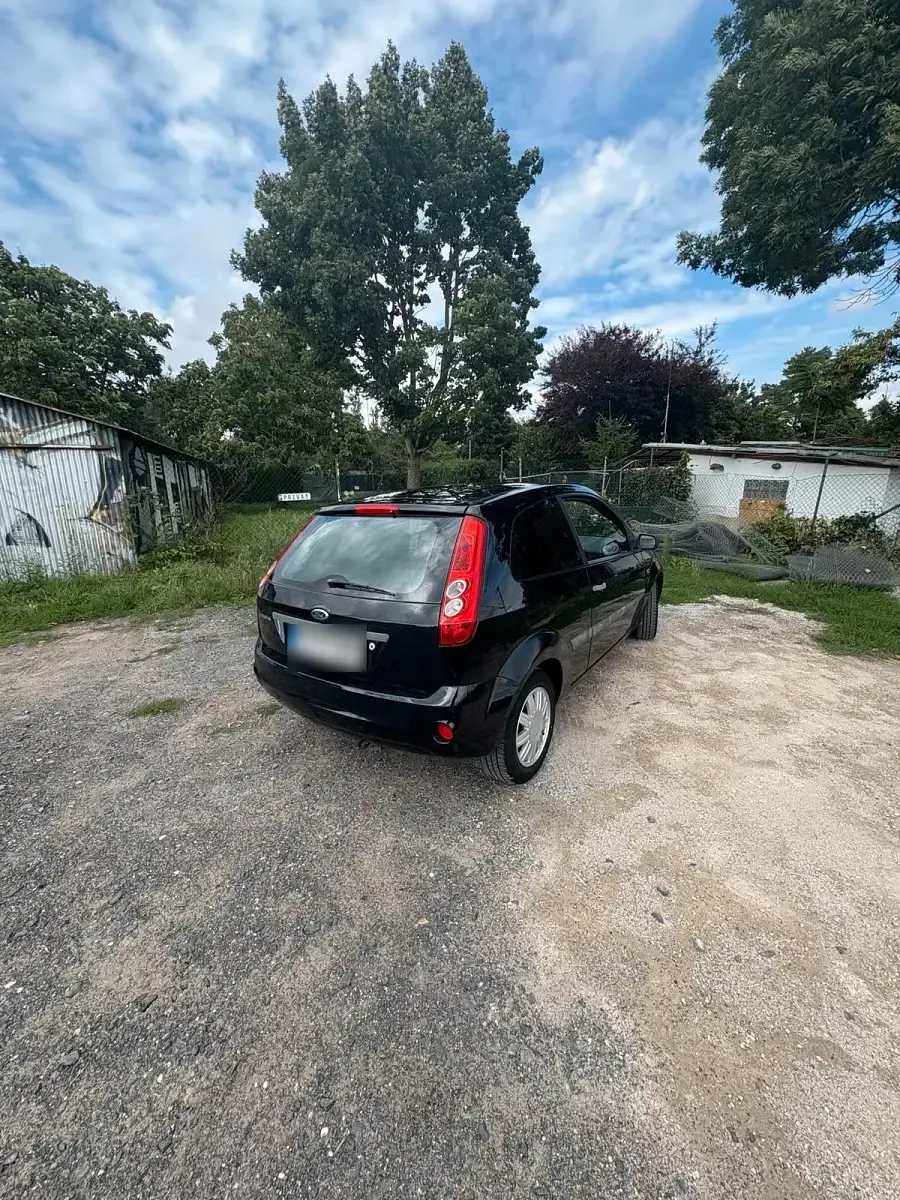 Gebraucht Ford Fiesta 72 PS (52 kW) 2007 Schwarz Kleinwagen