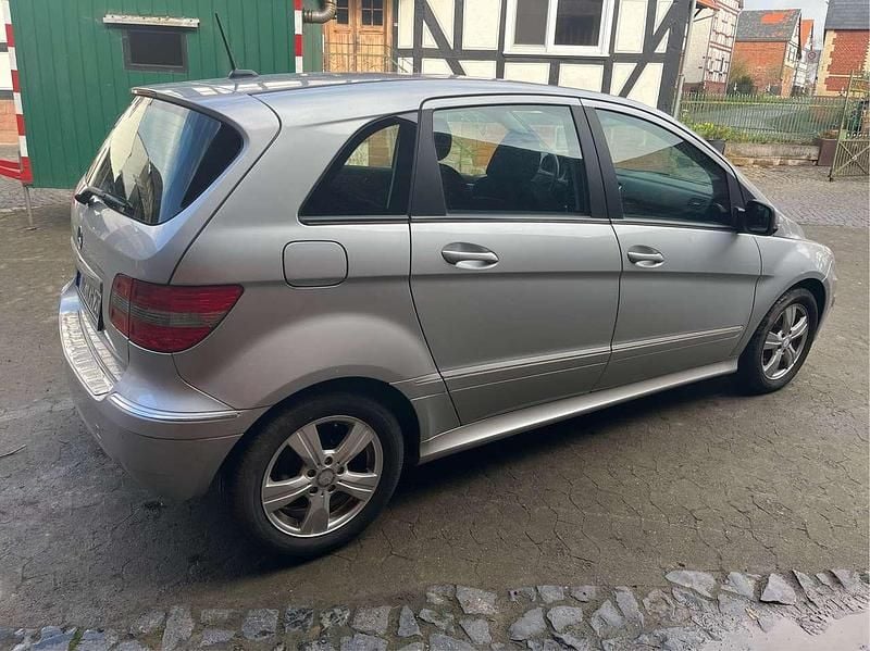 Gebraucht Mercedes B180 116 PS (85 kW) 2010 Grau Van / Kleinbus