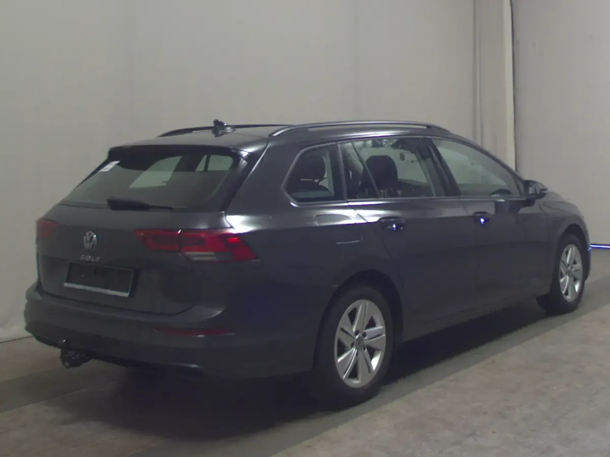 Gebraucht VW Golf VIII Life 150 PS (110 kW) 2023 Grau Kombi