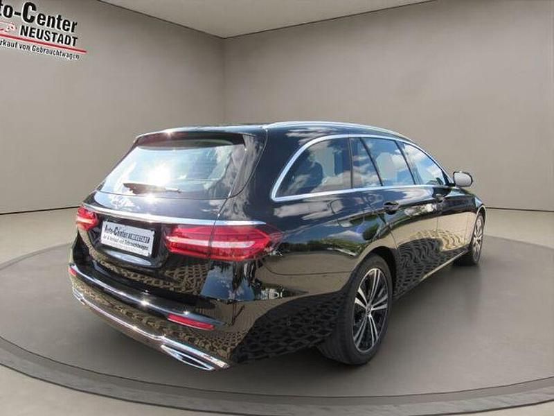 Gebraucht Mercedes E400 330 PS (242 kW) 2021 Schwarz Limousine