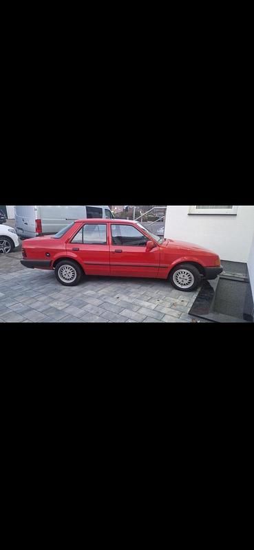 Gebraucht Ford Orion 90 PS (66 kW) 1988 Rot Limousine