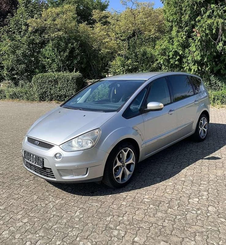 Silber Gebraucht 2008 Ford S-MAX Ambiente Van / Kleinbus | 6.099 € - Bild 1/4