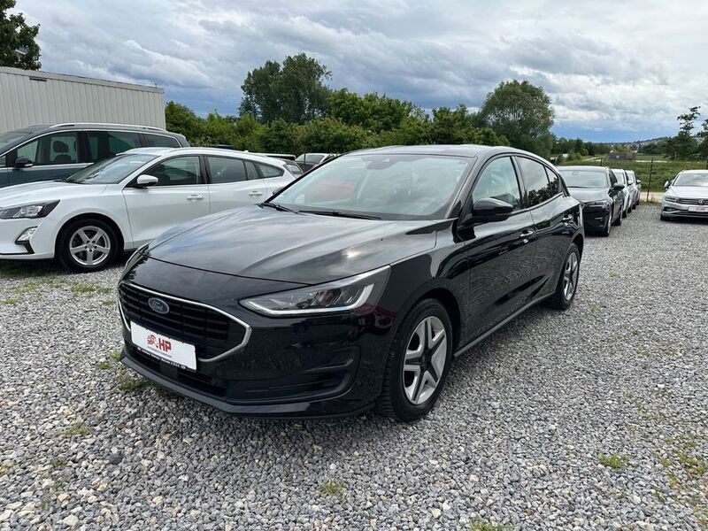Schwarz Gebraucht 2022 Ford Focus Cool & Connect Limousine | 13.999 € (Guter Preis) - Bild 1/4