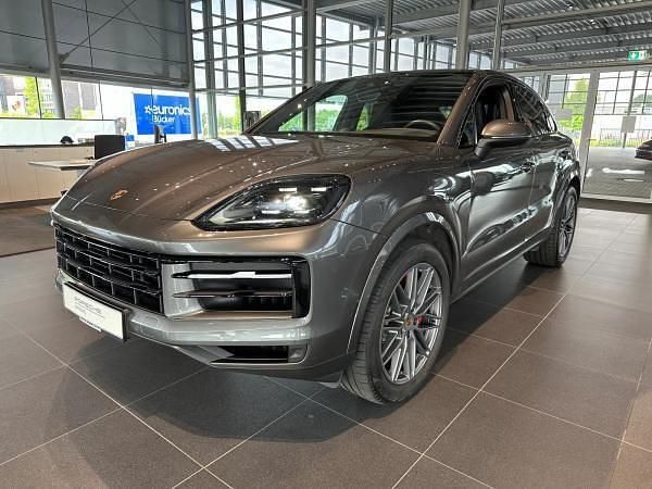 Grau (quarzitgraumetallic) Gebraucht 2024 Porsche Cayenne Coupe Coupé | 99.900 € - Bild 1/4