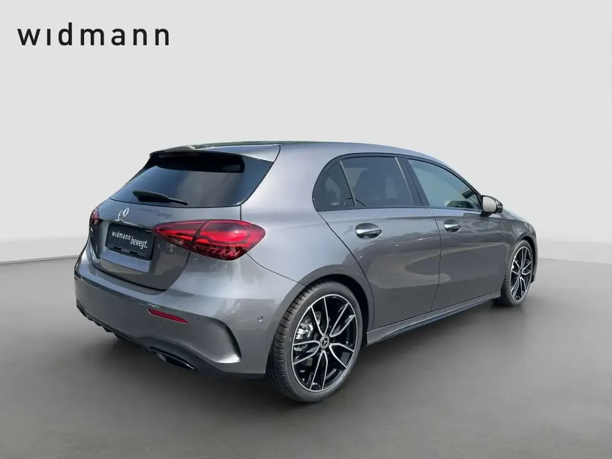 Gebraucht Mercedes A200 163 PS (119 kW) 2026 Grau Limousine