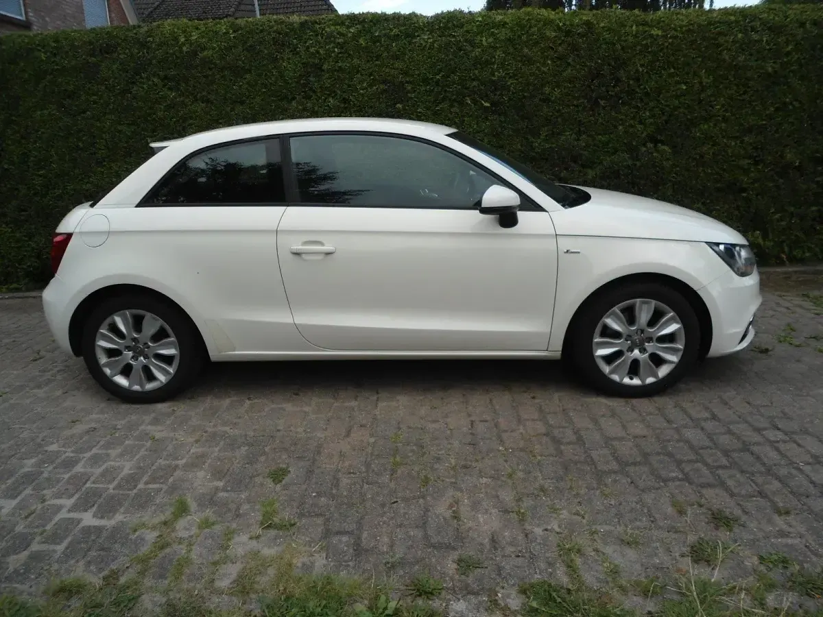Gebraucht Audi A1 S-Line 105 PS (77 kW) 2012 Weiß Kleinwagen