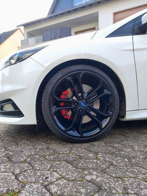 Gebraucht Ford Focus ST 185 PS (136 kW) 2017 Weiß Limousine