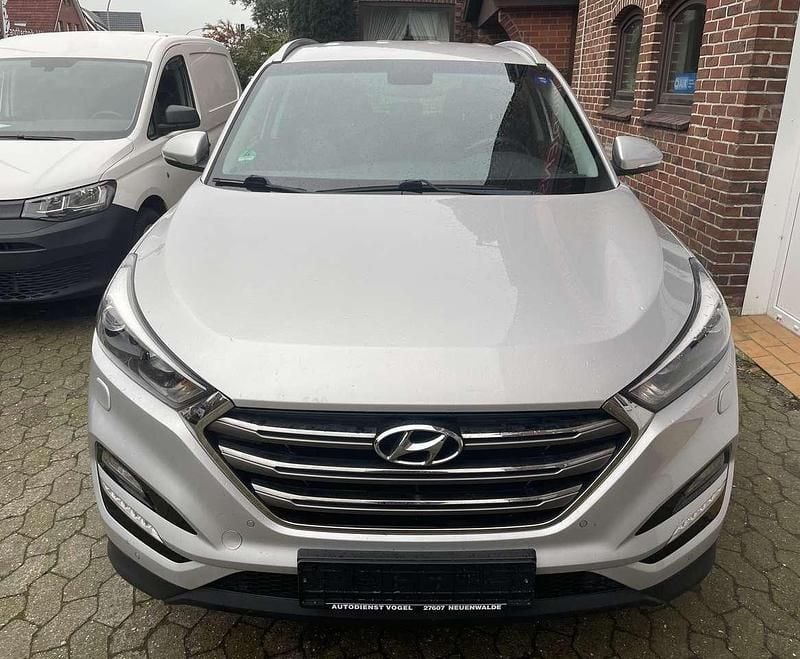 Grau Gebraucht 2015 Hyundai Tucson Trend SUV | 12.700 € (Guter Preis) - Bild 1/4