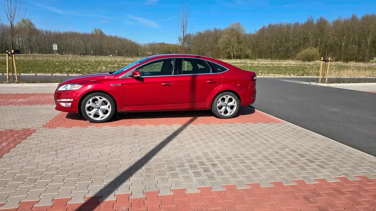 Gebraucht Ford Mondeo 162 PS (119 kW) 2013 Rot Kleinwagen
