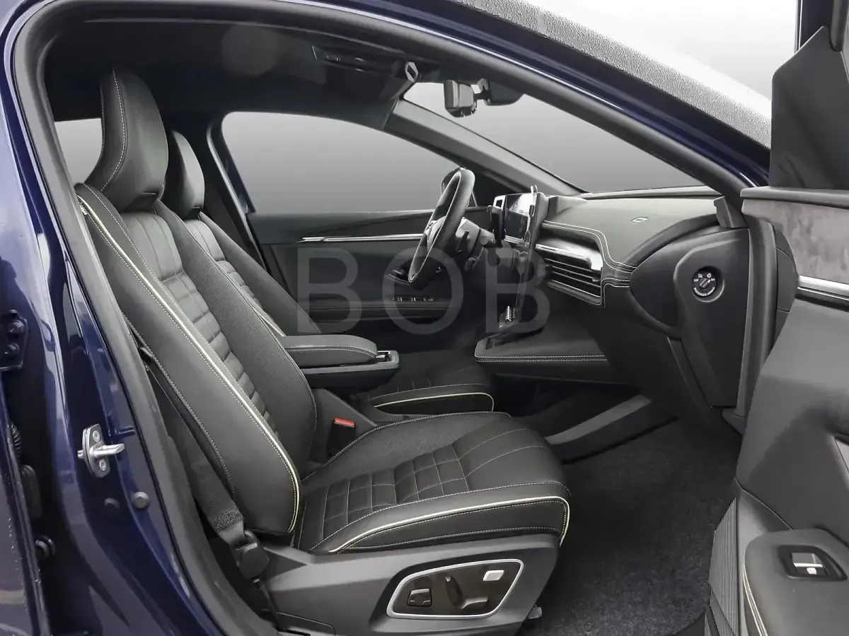 Gebraucht Renault Megane E-Tech Iconic 160 kW (218 PS) 2025 Nachtblau metallic, black pea Limousine