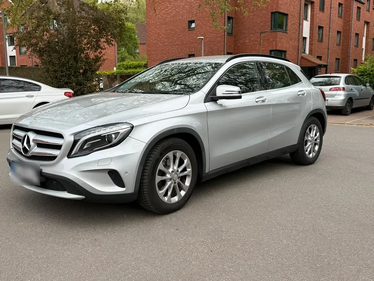 Gebraucht Mercedes GLA200 156 PS (114 kW) 2014 Silber SUV