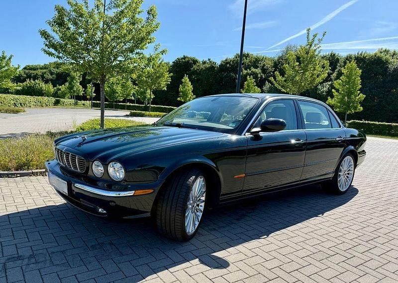 Grün Gebraucht 2004 Jaguar XJ8 Sovereign Limousine | 9.900 € (Superpreis) - Bild 1/4