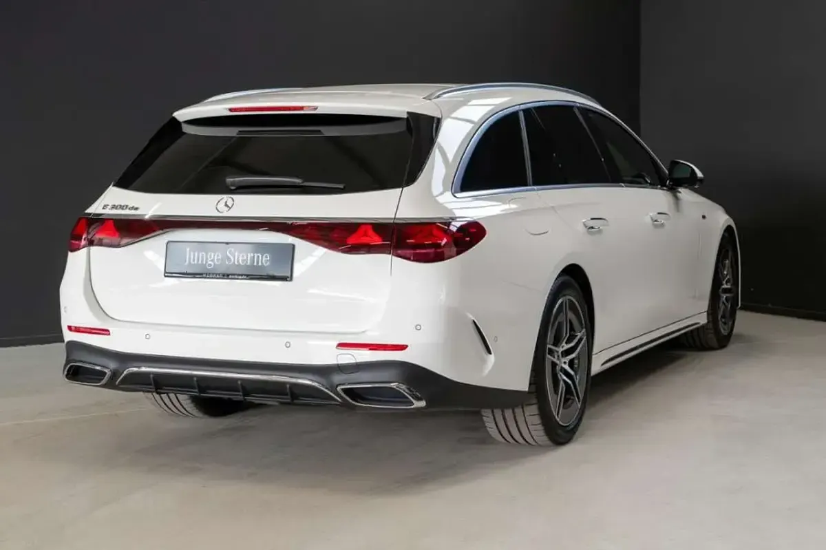 Gebraucht Mercedes E300 AMG 313 PS (230 kW) 2025 Polarweiss Kombi